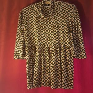 Diane Von Furstenberg silk blend empire waist mock turtleneck top, size Large.